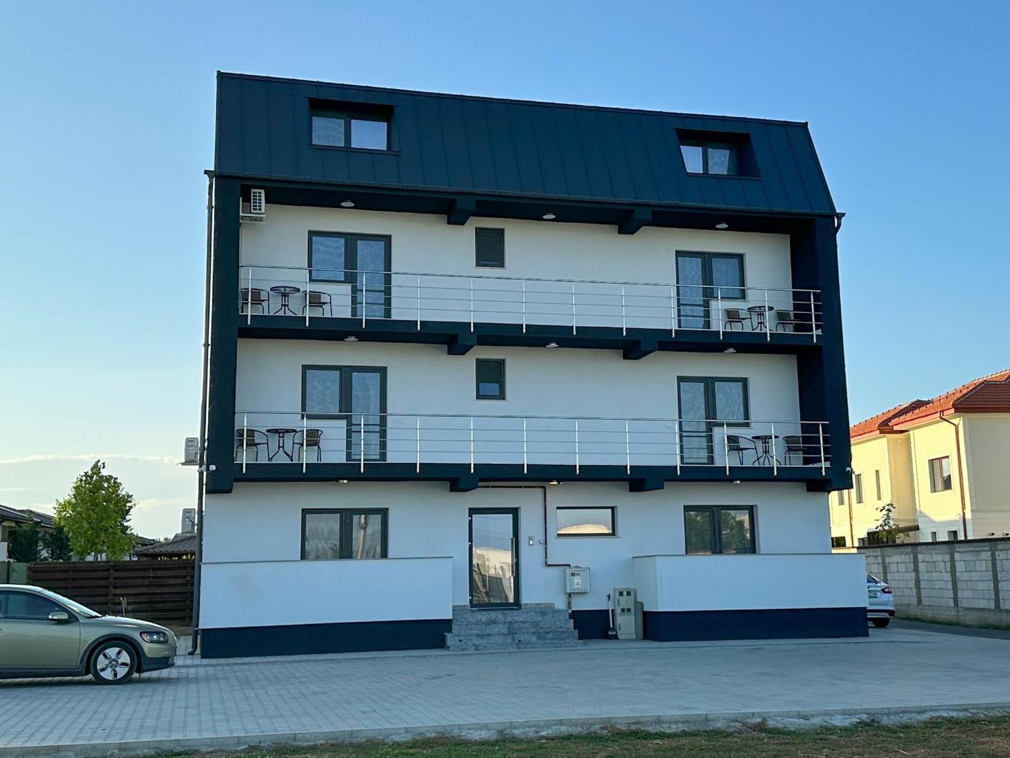 Zim Family Airport Apartment Otopeni Exterior photo
